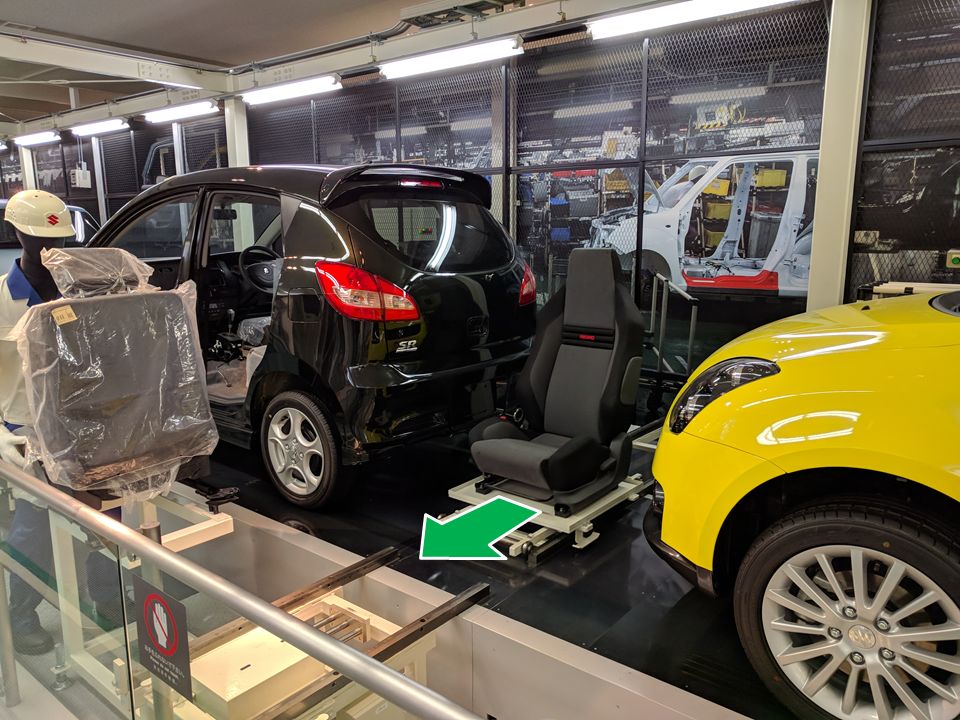 Suzuki Plaza Seat between cars